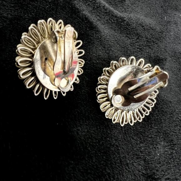 Earrings VTG Vintage Fashion Jewelry Gold Tone Wire Dandelion Puff Ball Clip On - Picture 6 of 6